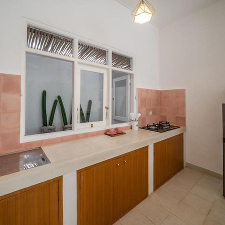 Villa Dadirri - In The Heart Of Seminyak - Walking Distance From Restaurants, Bars And Beach - Perfect Location Exterior photo